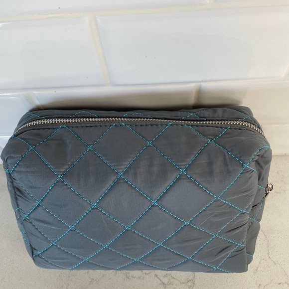 Cosmetic Bag Quilted Gray Color With Blue Stitching NWOT - Picture 5 of 6